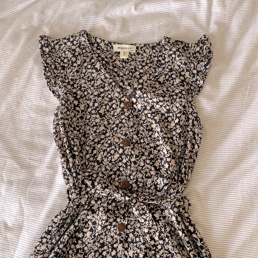 Monteau small black and white floral dress